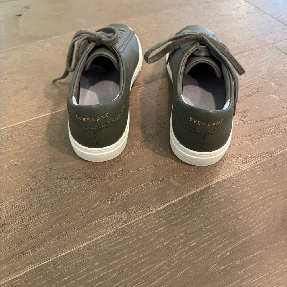 Everlane Day Sneaker Womens 8.5 Olive Green Leather Low Classic Tennis Shoe - Picture 4 of 5